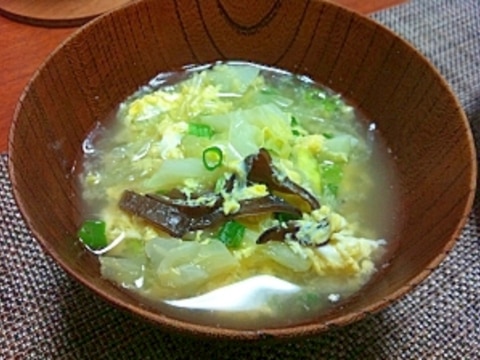 キクラゲとキャベツの中華スープ